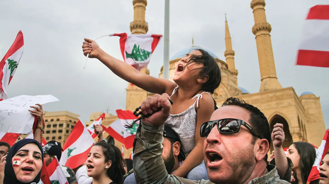 Demonstranci na placu Męczenników w Bejrucie, październik 2019 r. / AGNIESZKA PIKULICKA-WILCZEWSKA