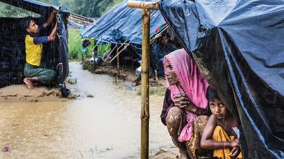 Rohingowie, uchodźcy z Birmy, w obozie w Cox Bazaar, Bangladesz, wrzesień 2017 r. / PAULA BRONSTEIN / GETTY IMAGES