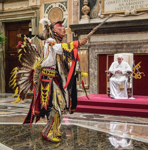Spotkanie Papieża Franciszka z przedstawicielami ludów rdzennych Kanady.  Watykan, 1 kwietnia 2022 r. / VATICAN MEDIA / AFP / EAST NEWS