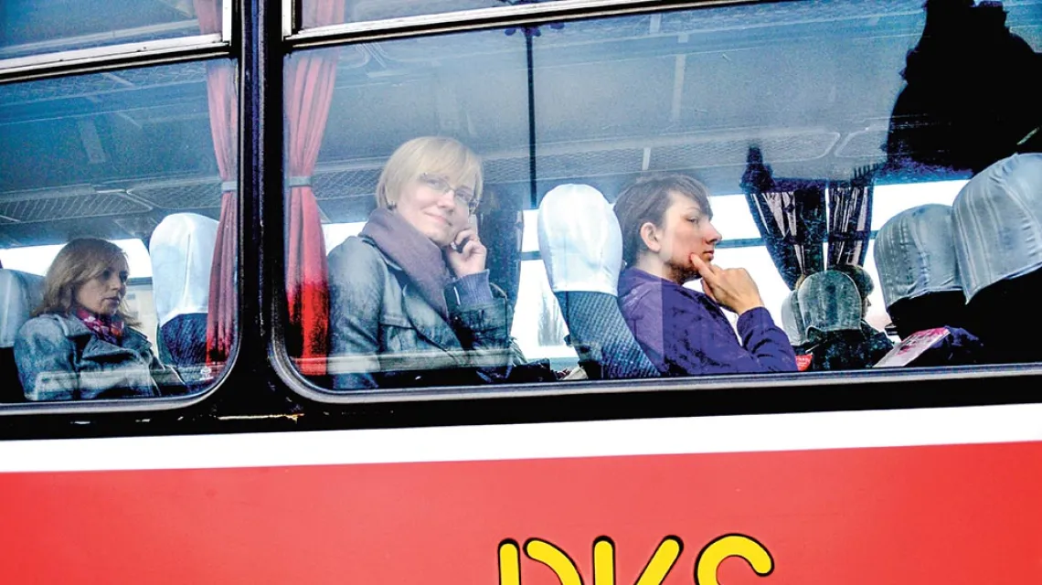 Jedną z przedwyborczych obietnic PiS-u jest przywrócenie międzymiastowych połączeń autobusowych.  Na zdjęciu: na starym dworcu PKS w Łodzi, 2018 r. / PIOTR KAMIONKA / REPORTER