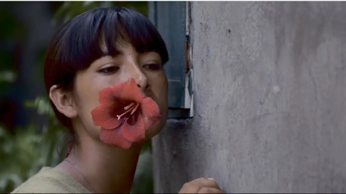 Kadr z peruwiańskiego filmu „Gorzkie mleko” Claudii Llosy / www.filmyswiata.pl / 
