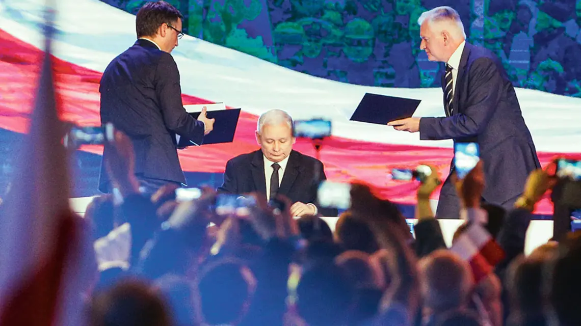 Zbigniew Ziobro, Jarosław Kaczyński i Jarosław Gowin na konwencji wyborczej PiS przed wyborami samorządowymi. Warszawa, 2 września 2018 r. / ANDRZEJ HULIMKA / FORUM