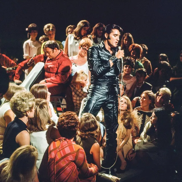 Elvis Presley w programie „’68 Comeback Special” telewizji NBC / FRANK CARROL / NBC / GETTY IMAGES