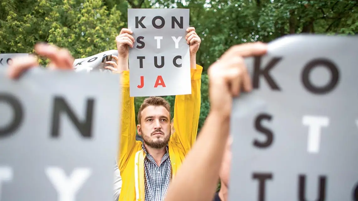 Protest pod Senatem przeciwko zmianom w Krajowej Radzie Sądownictwa, lipiec 2017 r. / MACIEJ ŁUCZNIEWSKI / REPORTER
