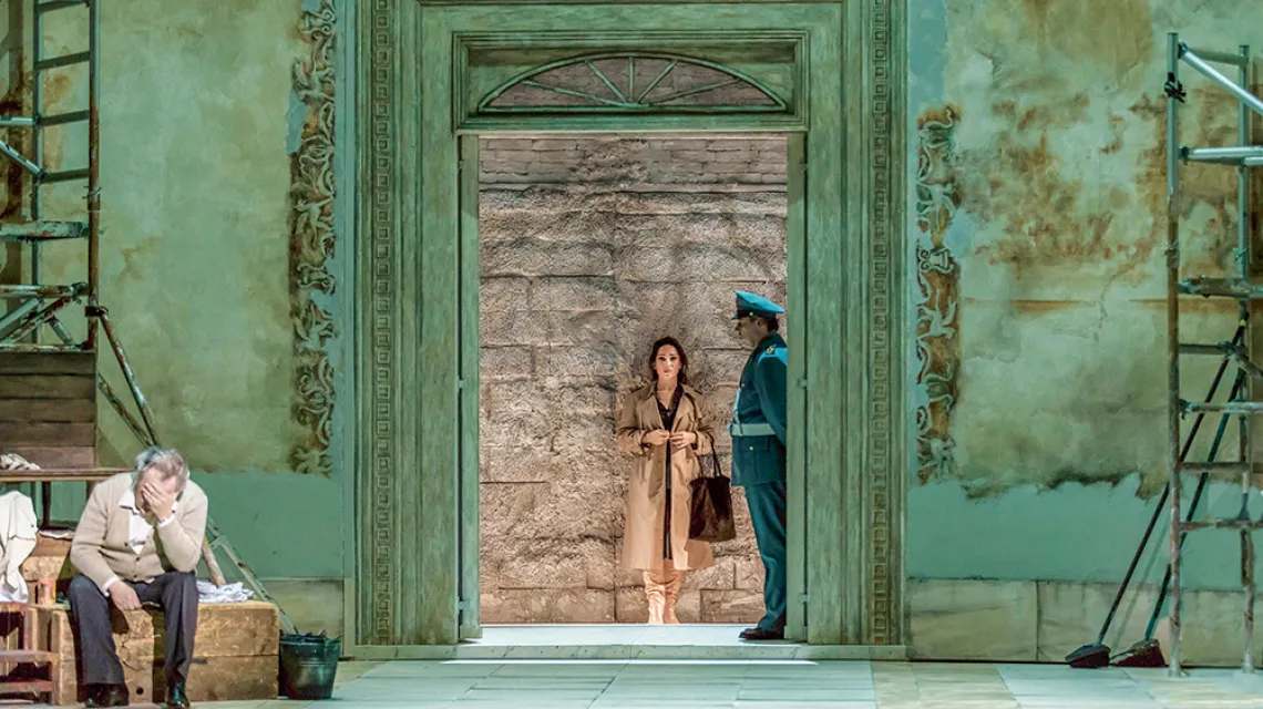Swietłana Kasjan jako Tosca i José Fardilha jako Zakrystian, Teatr Wielki – Opera Narodowa, 21 lutego 2019 r. / KRZYSZTOF BIELIŃSKI / TWON