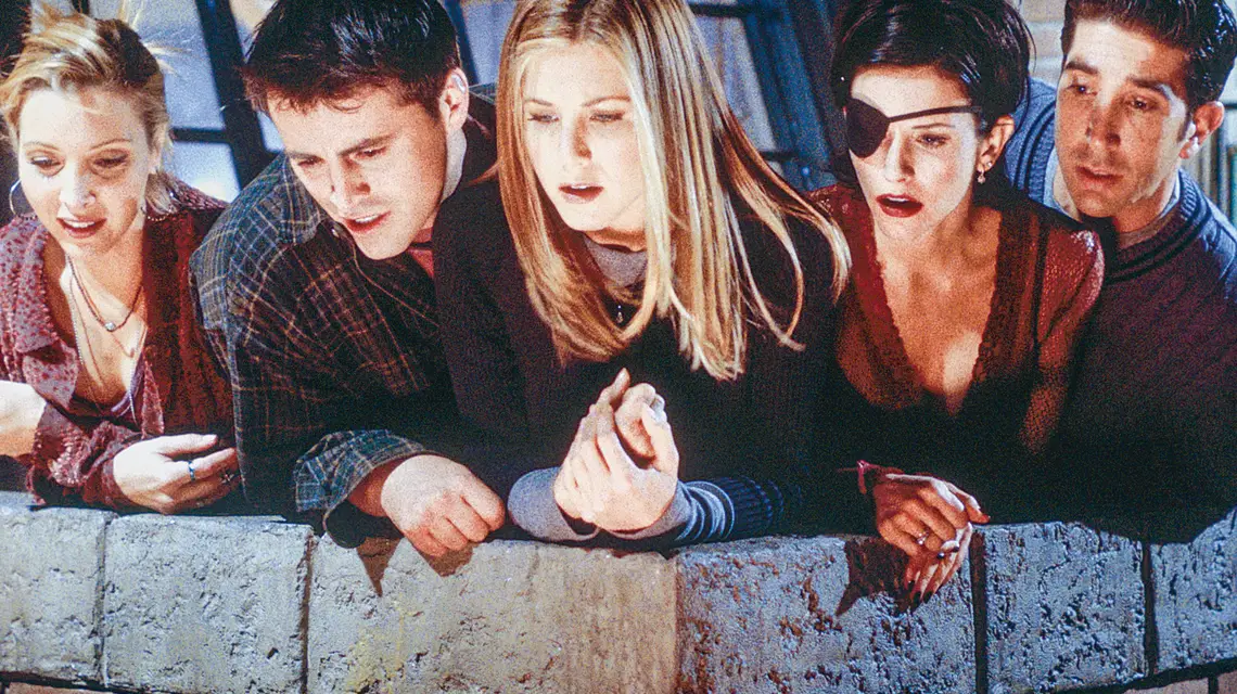 Serialowe gwiazdy: Lisa Kudrow (Phoebe), Matt LeBlanc (Joey), Jennifer Aniston (Rachel), Courteney Cox (Monica) i David Schwimmer (Ross). / PAUL DRINKWATER / NBC / GETTY IMAGES