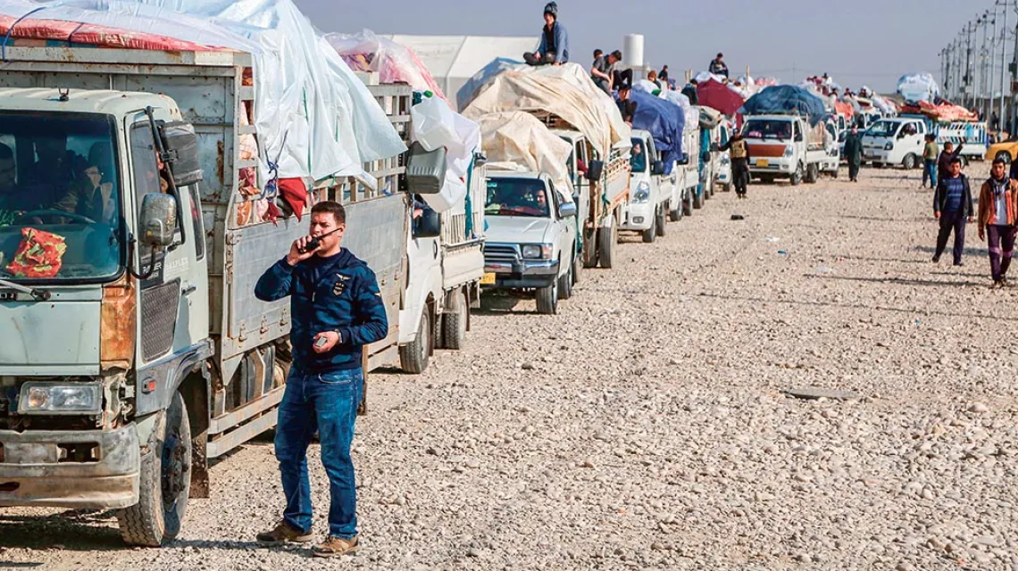 Uchodźcy z Hawidży wyruszają  w drogę powrotną do swojego miasta.  Kirkuk, 16 stycznia 2018 r. / MARWAN IBRAHIM / AFP / EAST NEWS