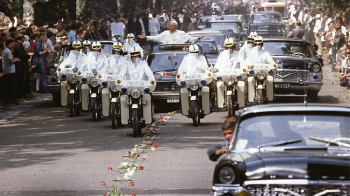 Jan Paweł II w drodze na Jasną Górę, Częstochowa, 6 czerwca 1979 r. /fot. Bettmann/Corbis / 
