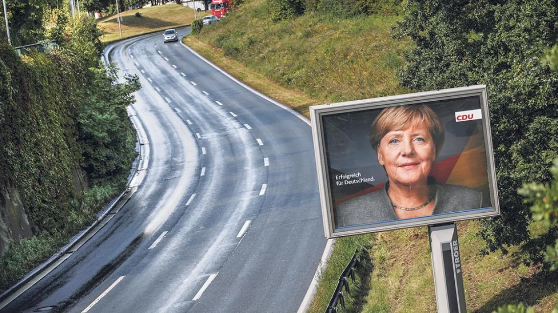 „Z sukcesem dla Niemiec” – kampania wyborcza kanclerz Merkel. Okolice Düsseldorfu, wrzesień 2017 r. / WOLFGANG RATTAY / REUTERS / FORUM