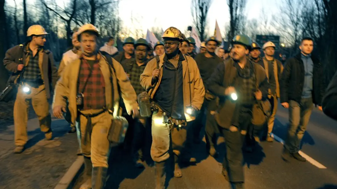 13 stycznia 2015 r.: akcja protestacyjno-strajkowa związana z rządowym planem dla Kompanii Węglowej. Protest i blokada ul. Pszczyńskiej w Gliwicach przez górników KWK Sośnica Makoszowy / Fot. Łukasz Kalinowski/East News