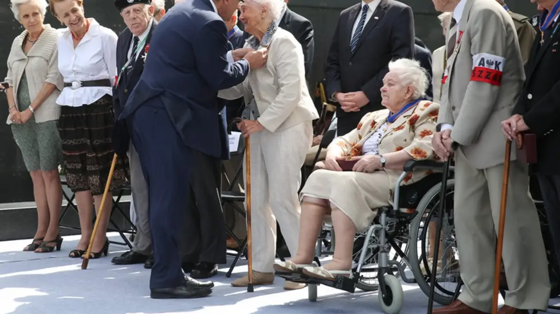 Obchody 71 rocznicy wybuchu Powstania Warszawskiego. Prezydent Bronisław Komorowski wręcza odznaczenia. 30.07.2015 r. Warszawa, Muzeum Powstania Warszawskiego / Fot. Michal Dyjuk / REPORTER