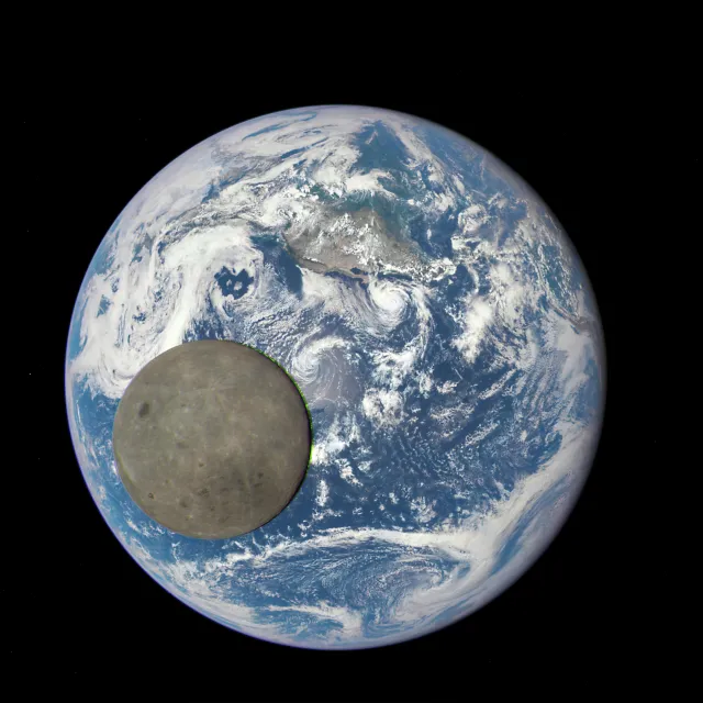 Księżyc zawsze zwrócony jest do Ziemi tą samą stroną. Tu widać niewidoczną z naszej planety stronę, zwaną „ciemną”, choć pada na nią więcej światła niż na „jasną”. W lewej górnej części Mare Moscoviense, w lewej dolnej – krater Ciołkowski / NASA / Księżyc zawsze zwrócony jest do Ziemi tą samą stroną. Tu widać z naszej planety niewidoczną stronę, 