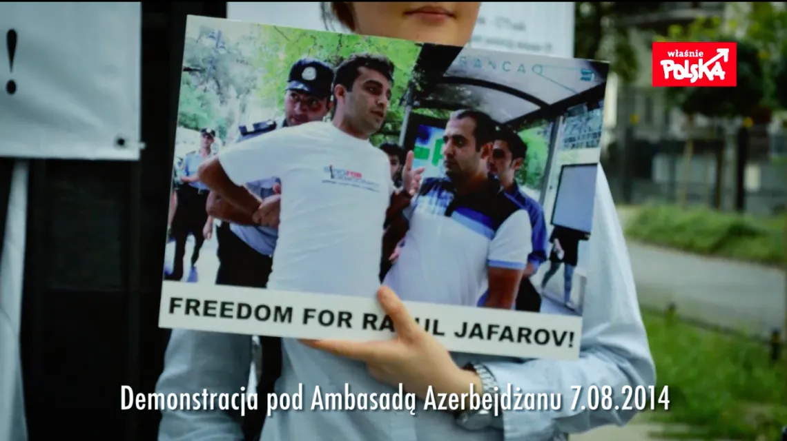 Screen z wideo z cyklu "Właśnie Polska" o działaniach Helsińskiej Fundacji Praw Człowieka