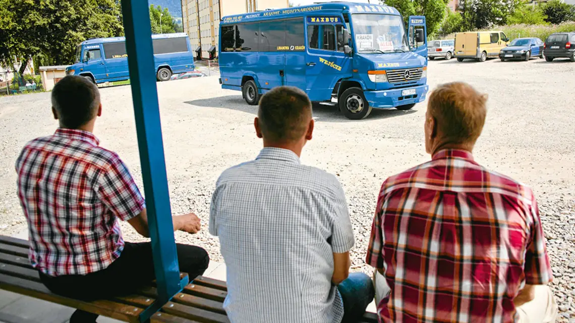 Dworzec dla busów założony przez właścicieli kilku firm budowlanych. Limanowa, lipiec 2013 r. / MICHAŁ ŁEPECKI / AGENCJA GAZETA