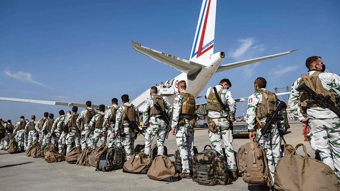Francuscy żołnierze z 27. Brygady Strzelców Alpejskich wylatują do Rumunii, 1 marca 2022 r. / NICOLAS TUCAT / AFP / EAST NEWS