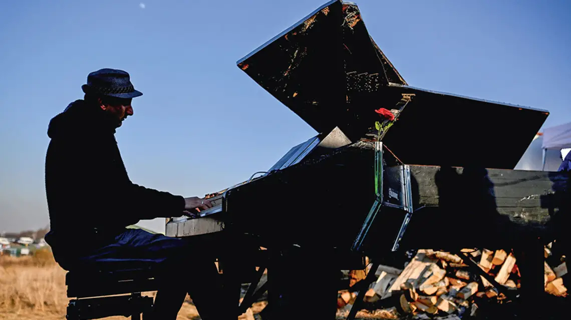Koncert Davide'a Martello dla uchodźców z Ukrainy na przejściu granicznym w Medyce. 14 marca 2022 r. / DAREK DELMANOWICZ / PAP