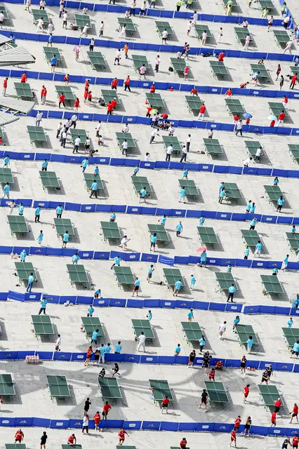 Rozgrywki tenisa stołowego w ramach Narodowej Kampanii Fitness. Pekin, czerwiec 2009 r. / REPORTER