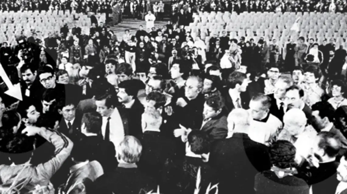 Fatima, 12 maja 1982 r. Jan Paweł II i zamachowiec /fot. AP/Agencja Gazeta / 