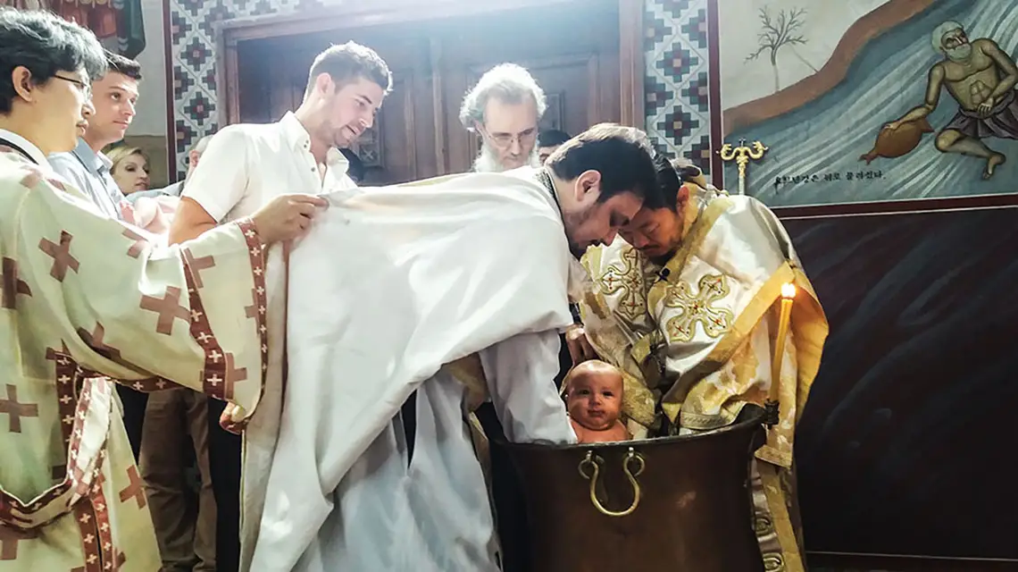 Chrzest w cerkwi prawosławnej w stolicy Korei Południowej. Seul, 2017 r. / ROMAN HUSARSKI
