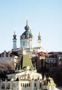 Kijów, cerkiew św. Andrzeja, górująca nad Padołem / 