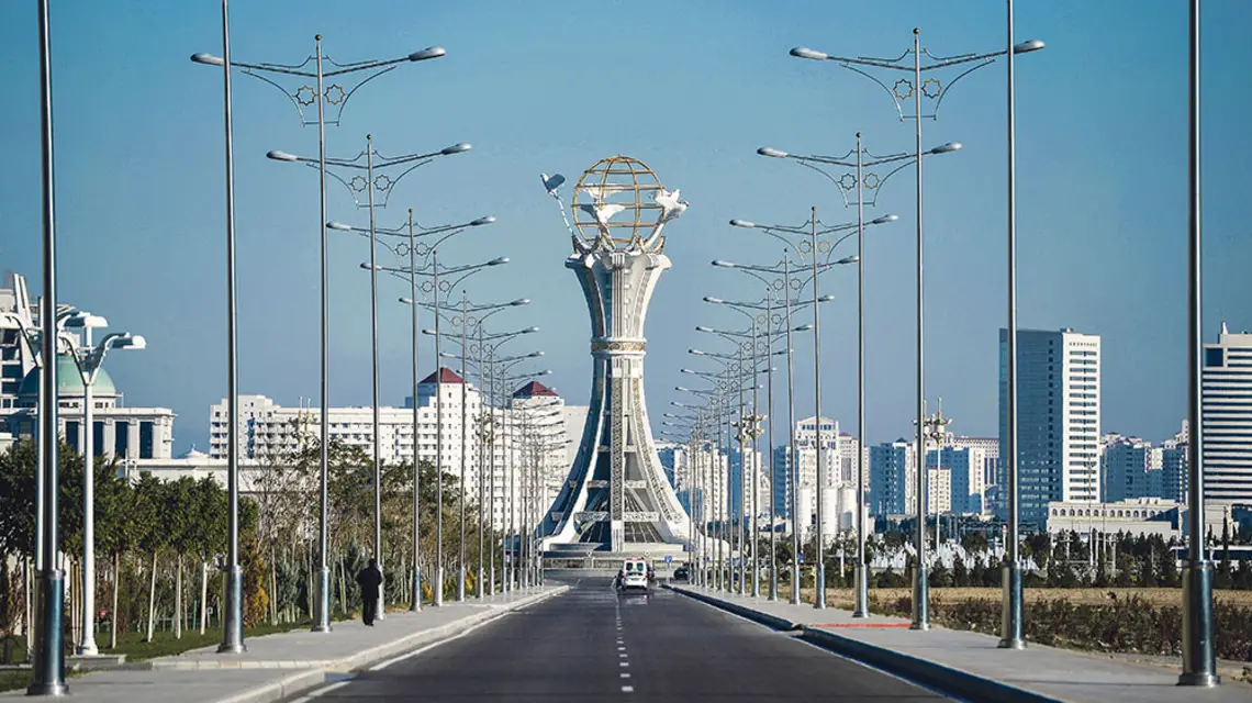 Centrum Aszchabadu, 2015 r. / RAMIL SITDIKOV / SPUTNIK / EAST NEWS