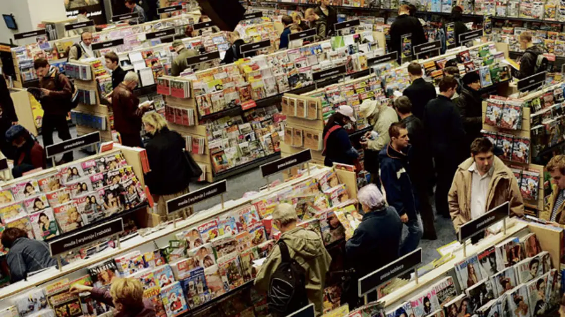 Z pozoru świat mediów ma się wyśmienicie... Salon Empiku w Warszawie, październik 2008 r. /fot. Maciej Biedrzycki / Forum / 