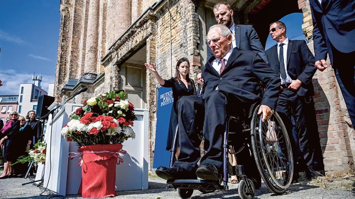 Przewodniczący Bundestagu Wolfgang Schäuble (na wózku) podczas obchodów 80. rocznicy niemieckiego ataku na Polskę, które na berlińskim placu Askańskim zorganizował Niemiecki Instytut Spraw Polskich. 1 września 2019 r. / SASCHA STEINBACH / EPA / PAP