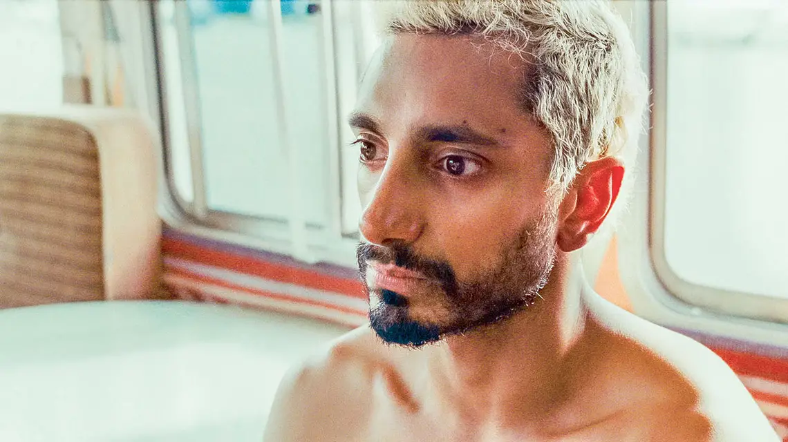 Riz Ahmed jako Ruben w filmie „Sound of Metal” / MATERIAŁY PRASOWE