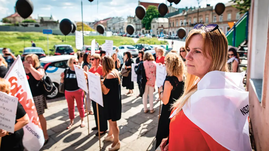 Pracownicy Miejskiego Ośrodka Pomocy Rodzinie domagają się podwyżek. Lublin, 23 czerwca 2022 r. / JAKUB ORZECHOWSKI / AGENCJA WYBORCZA.PL