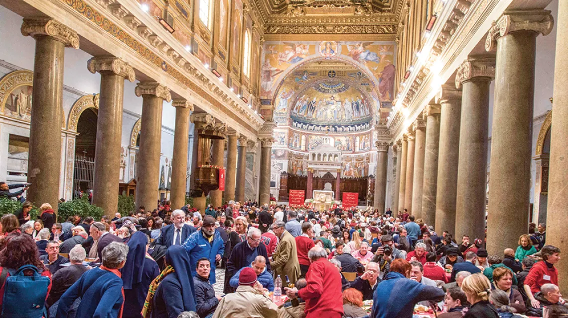 Bożonarodzeniowy obiad dla ubogich zorganizowany przez Wspólnotę Sant'Egidio w bazylice Matki Bożej na Zatybrzu, Rzym, 25 grudnia 2018 r. / MATTEO NARDONE / ZUMA PRESS / FORUM