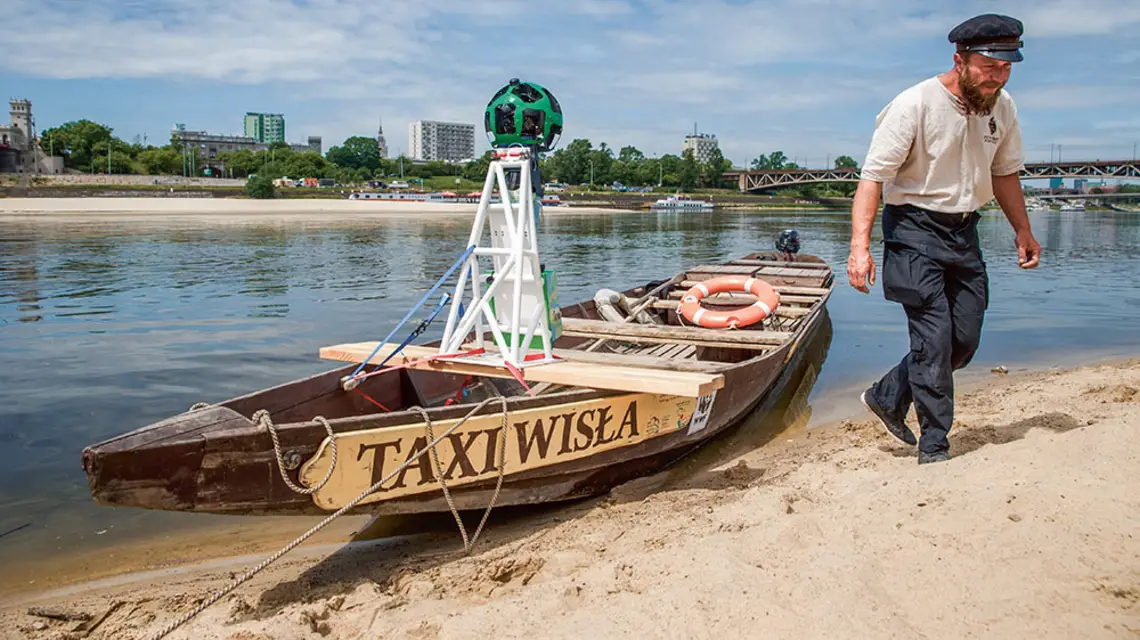 Google Street View fotografuje Wisłę w Warszawie, 9 czerwca 2017 r. / KRYSTIAN MAJ / FORUM