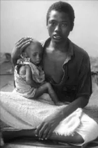 Somalia,ofiary głodu. Fot. KNA-Bild / 
