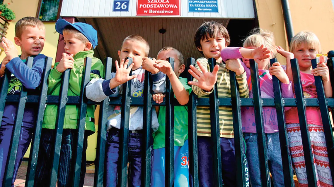 Szkoła Podstawowa w Berezówce na Podlasiu. Tutaj razem z dziećmi polskimi uczą się dzieci z Czeczenii i Ukrainy – stanowią one ponad połowę wszystkich uczniów szkoły. / JAKUB ORZECHOWSKI / AGENCJA GAZETA
