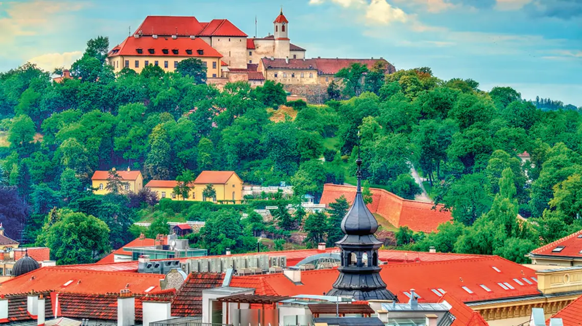 Widok na zamek Špilberk w Brnie. / LEONID ANDRONOV / ALAMY / BE&W