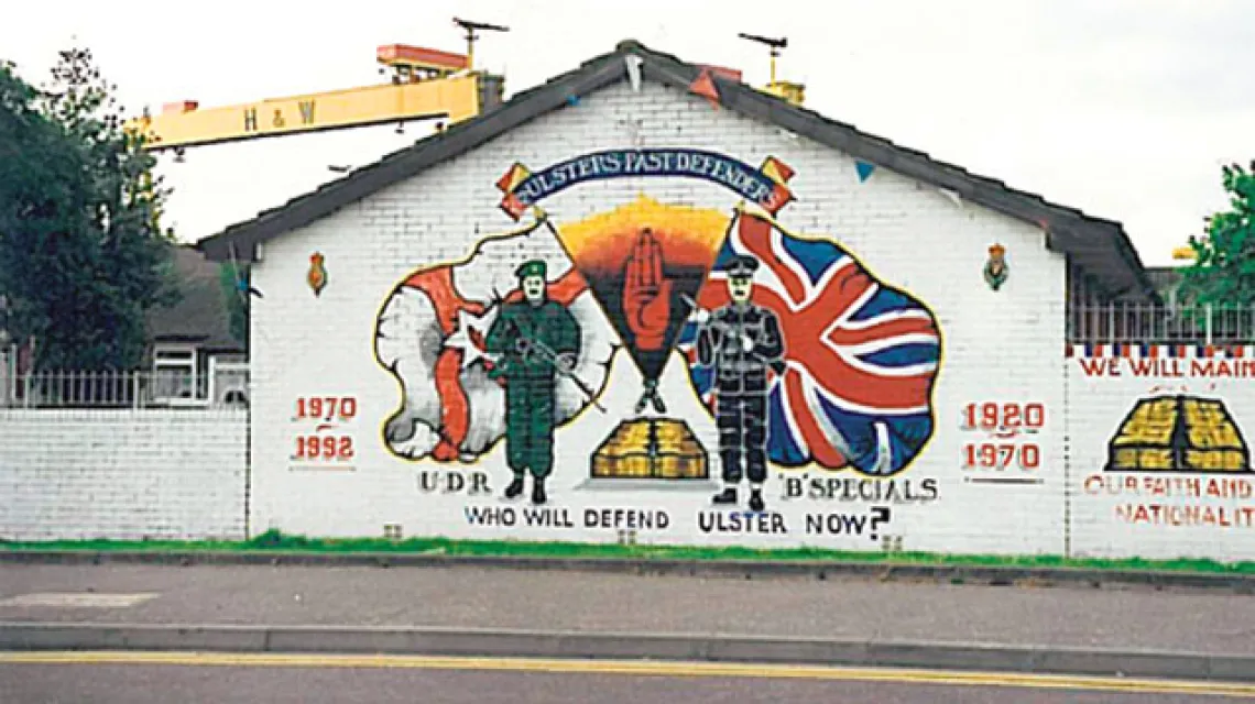 Popularny w Irlandii Północnej tzw. mural; przedmiescia Ulsteru, rok 1998 / fot. Teresa Stylińska / 