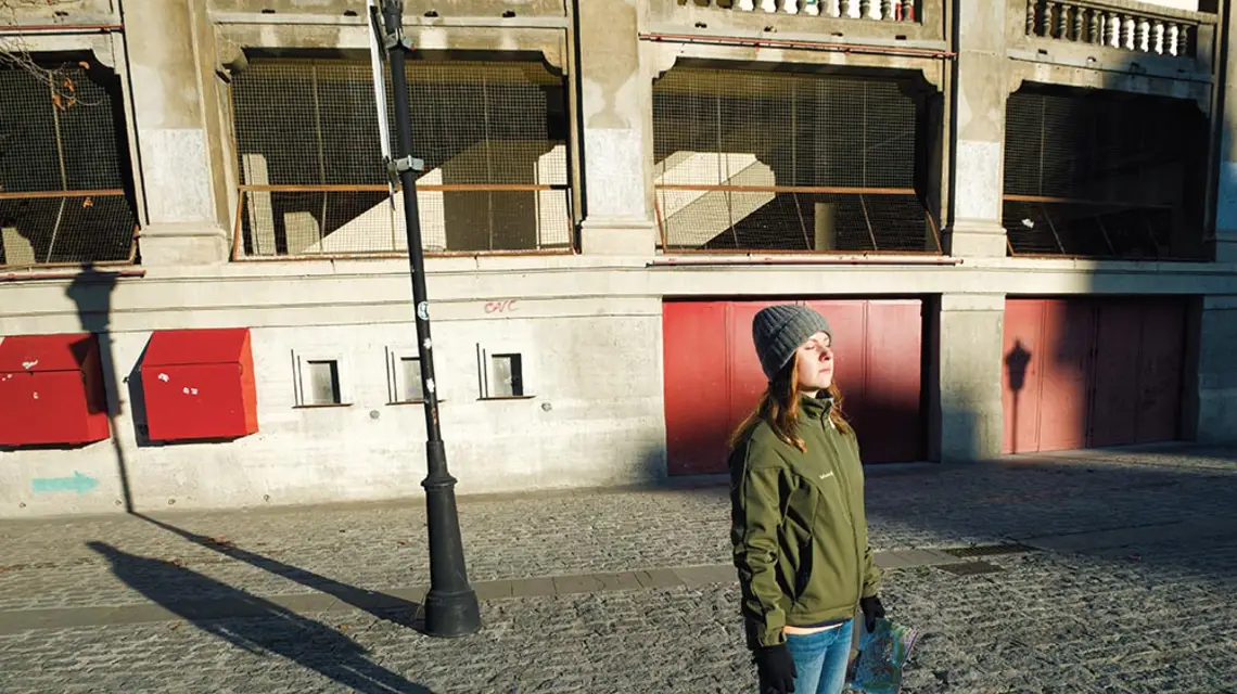 DARIA BARANIK z Polski, pod areną walk byków w Pamplonie, na trasie Camino Frances, luty 2016 r. / YAREK BARANIK Z DROGI DO SANTIAGO DE COMPOSTELA