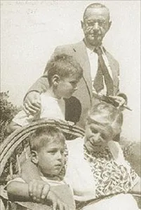 Tomasz i Katia z wnukami, Tonim i Fridem, 1948 / 