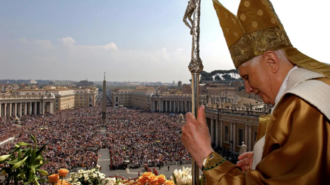 Błogosławieństwo Urbi et Orbi, Watykan, Wielkanoc 2007 r. /fot. KNA-Bild / 
