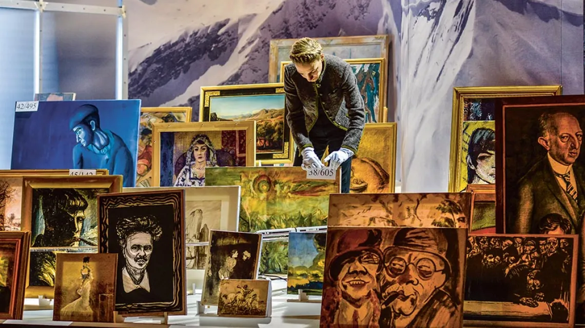 Od 2015 r. berliński teatr Renaissance Theater wystawia sztukę pt. „Entartete Kunst” o postaci Corneliusa Gurlitta. Na zdjęciu scena z przedstawienia. / THOMAS SCHUBERT / ULLSTEIN BILD / GETTY IMAGES