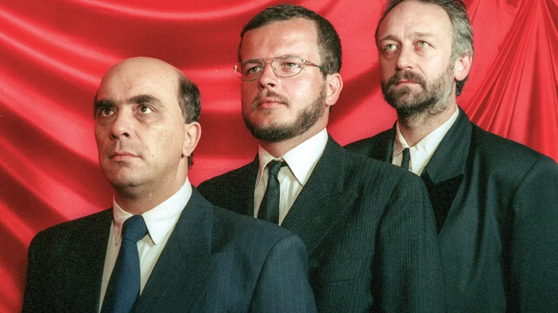 Zbigniew Łapiński, Jacek Kaczmarski i Przemysław Gintrowski, 1991 r. / PIOTR KŁOSEK / FOTONOVA / EAST NEWS