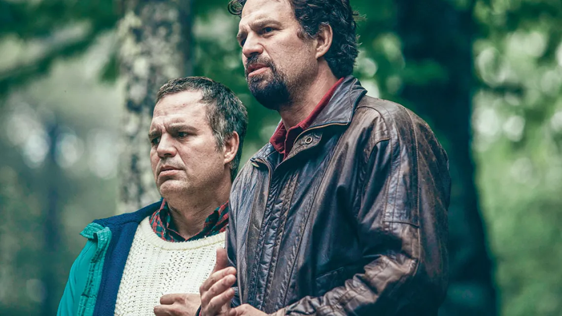 Mark Ruffalo jako Dominick i Thomas Birdsey w serialu „To wiem na pewno” / HBO / MATERIAŁY PRASOWE