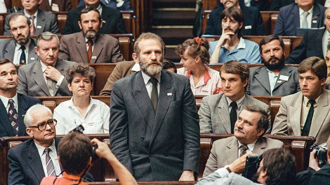 Bronisław Geremek podczas inauguracji obrad Sejmu, 4 lipca 1989 r. / WOJCIECH DRUSZCZ / AFP / EAST NEWS