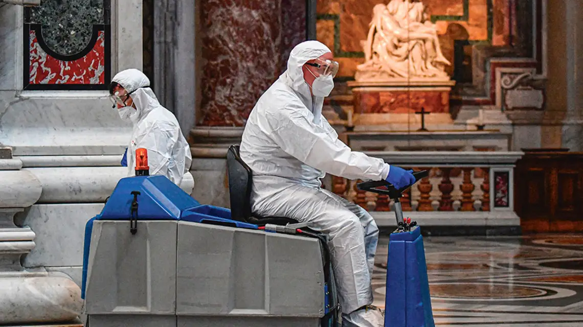 Czyszczenie Bazyliki św. Piotra w Watykanie, 15 maja 2020 r. / ALBERTO PIZZOLI / AFP / EAST NEWS
