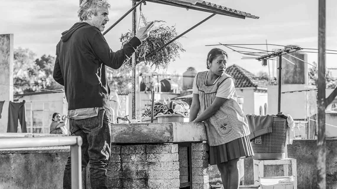 Reżyser Alfonso Cuarón i Yalitza Aparicio na planie filmu „Roma”, produkowanego przez Netflix.  Oboje są nominowani do Oscara. / CARLOS SOMONTE / THE HOLLYWOOD ARCHIV // EAST NEWS