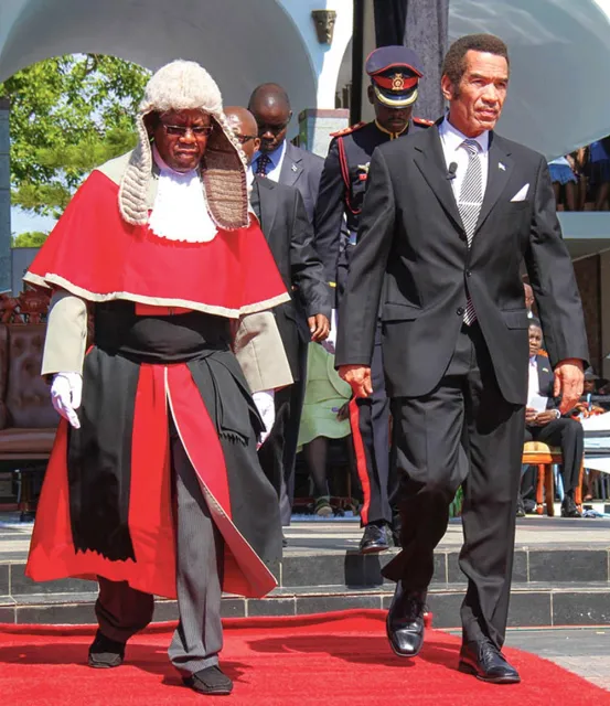 Ceremonia zaprzysiężenia Iana Khamy na drugą prezydencką kadencję. Gaborone, Botswana, październik 2014 r. / MATHE KEBOFHE / ANADOLU AGENCY / GETTY IMAGES