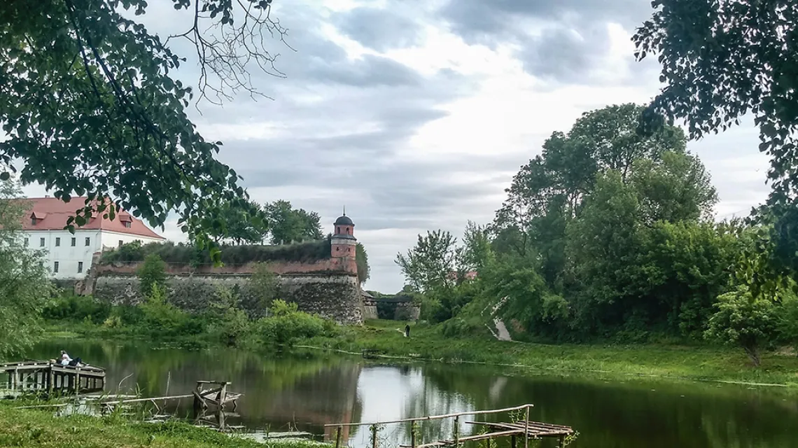 Myląca idylla: w pierwszych dniach wojny w podziemiach zamku w Dubnie przygotowano schrony dla mieszkańców. Wiosna 2022 r. / ANDRZEJ MUSZYŃSKI