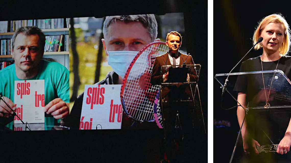 Od lewej: laureaci Nagrody Piotr Janicki i Adam Kaczanowski (przemawia, obaj na ekranie). Laureatka Nagrody za debiut poetycki Joanna Bociąg. / DAWID GROMADZKI / UM BIAŁYSTOK