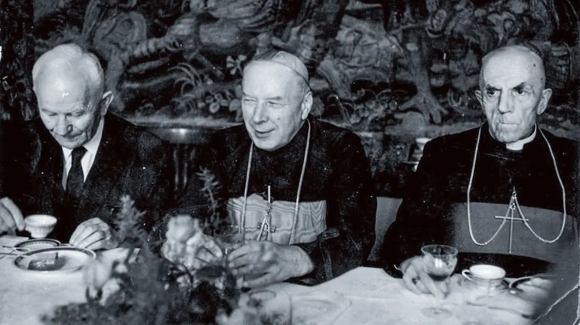 Ks. Wojciech Zink obok prymasa kard. Stefana Wyszyńskiego, lata 60. / ARCHIWUM PRYWATNE