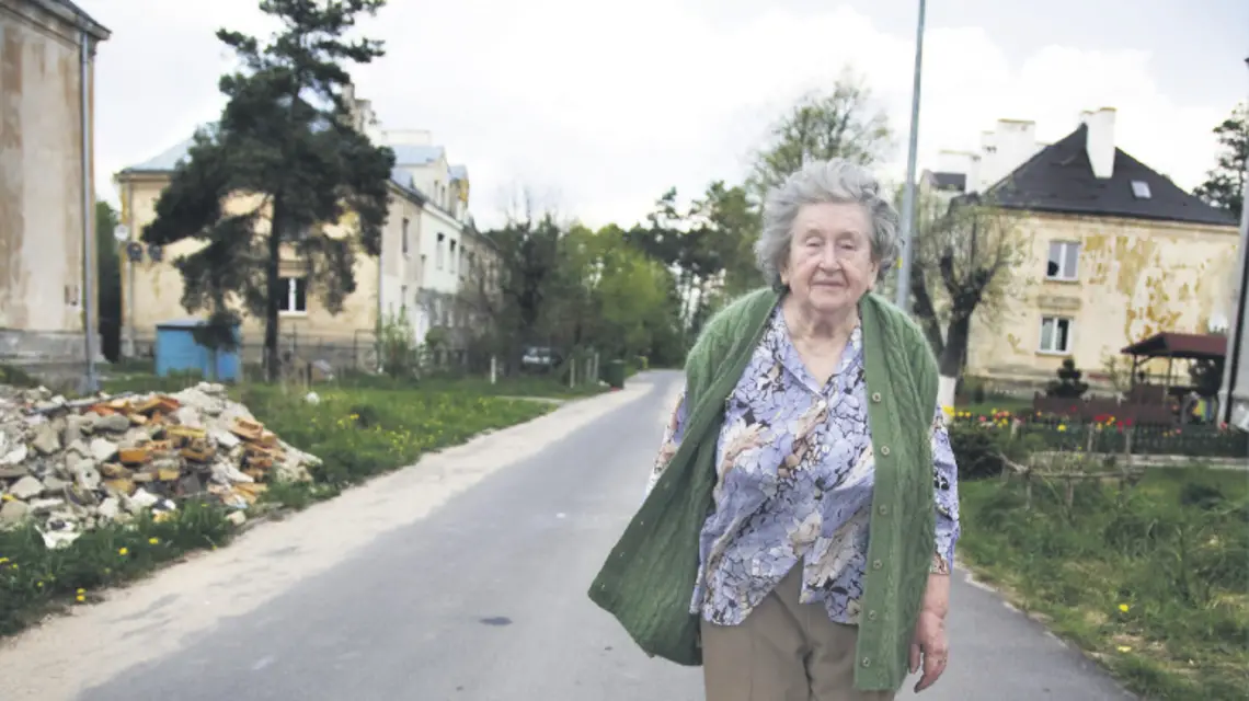Zofia Mertens-Teliga i jej domy dla repatriantów. Szczytnica koło Legnicy, kwiecień 2010 r. / fot. Katka Szmorąg / 