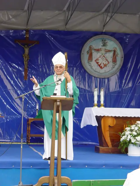 Kard. Miloslav Vlk / / fot. Adéla Zrzava [CC BY 3.0 / Wikimedia Commons